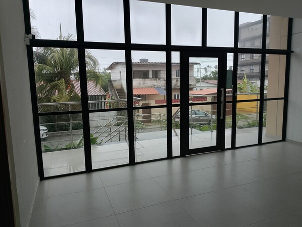 المنشأة من الداخل