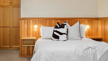 Quarto casal, vista para o jardim | Escrivaninha, ferros/tábuas de passar roupa, Wi-Fi de cortesia