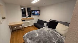 1 bedroom, bed sheets