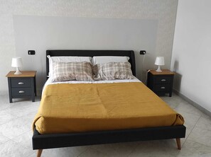 WiFi, bed sheets