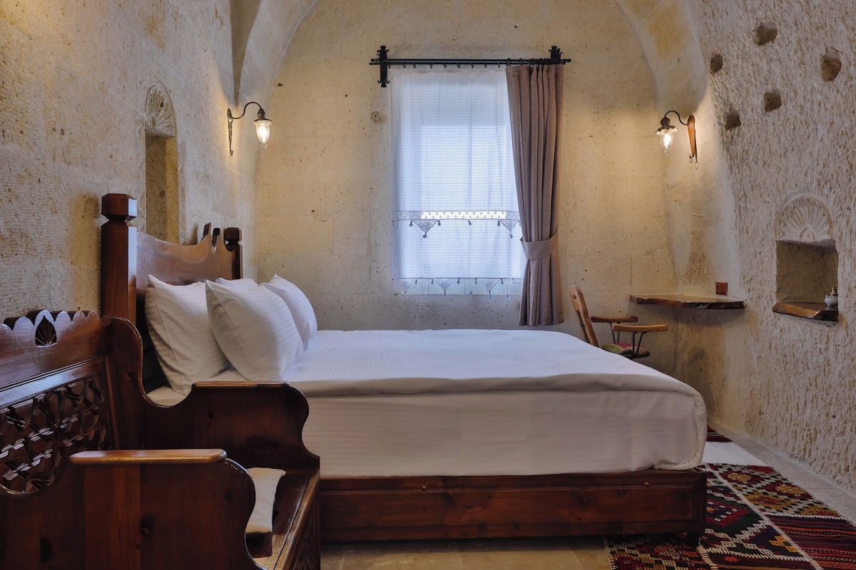 Premium bedding, desk, soundproofing, iron/ironing board