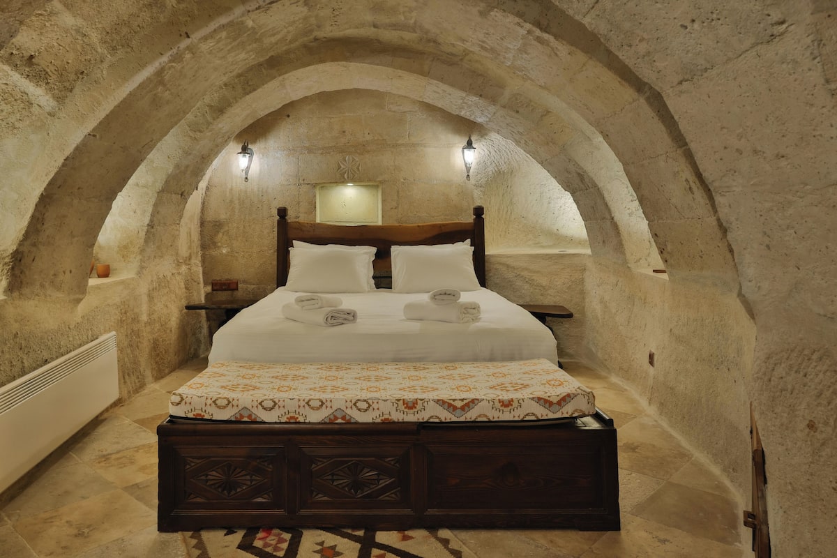 Premium bedding, desk, soundproofing, iron/ironing board