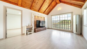 Basic Room, 2 Bedrooms (Sketch 2 (Mountain View / BBQ)) - Daebudo Sketch Pension (Ansan)