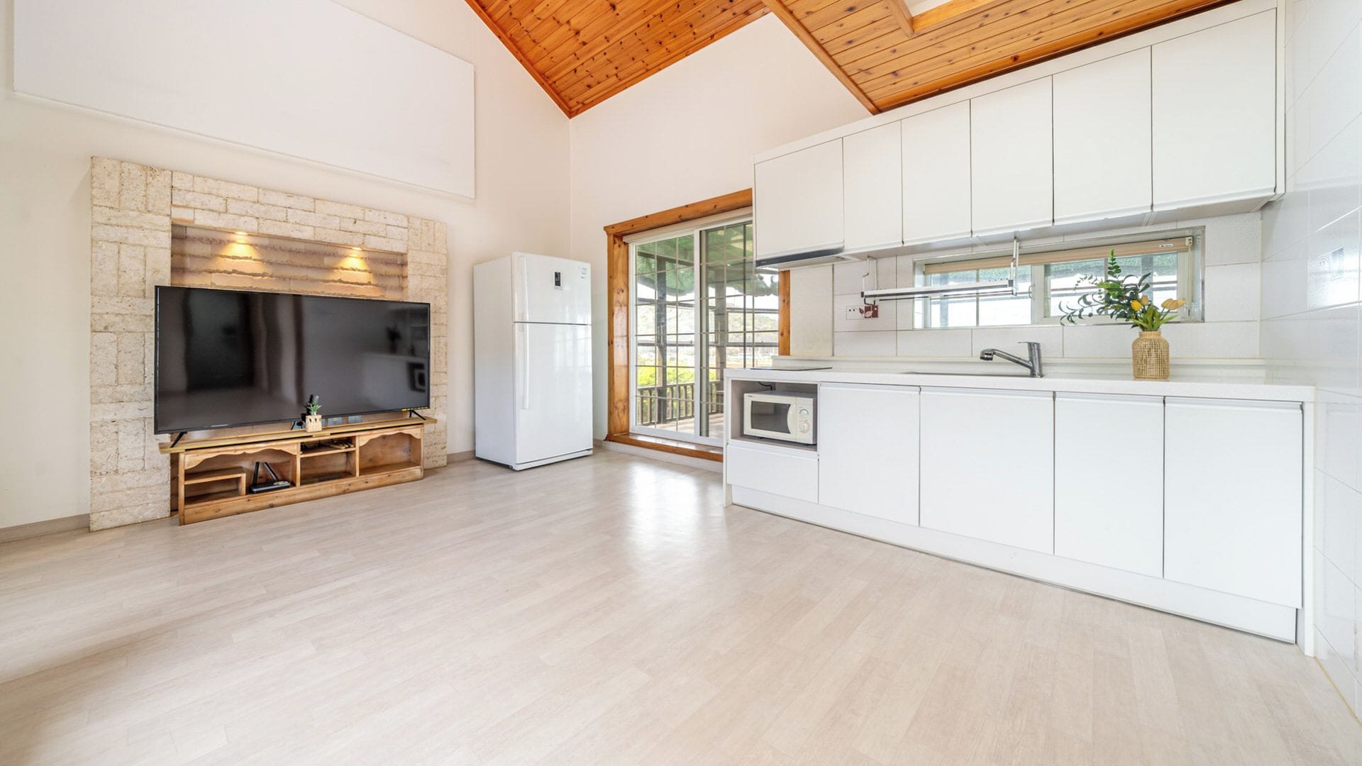 Basic Room, 2 Bedrooms (Sketch 1 (Mountain View / BBQ)) | 1 bedroom, free WiFi