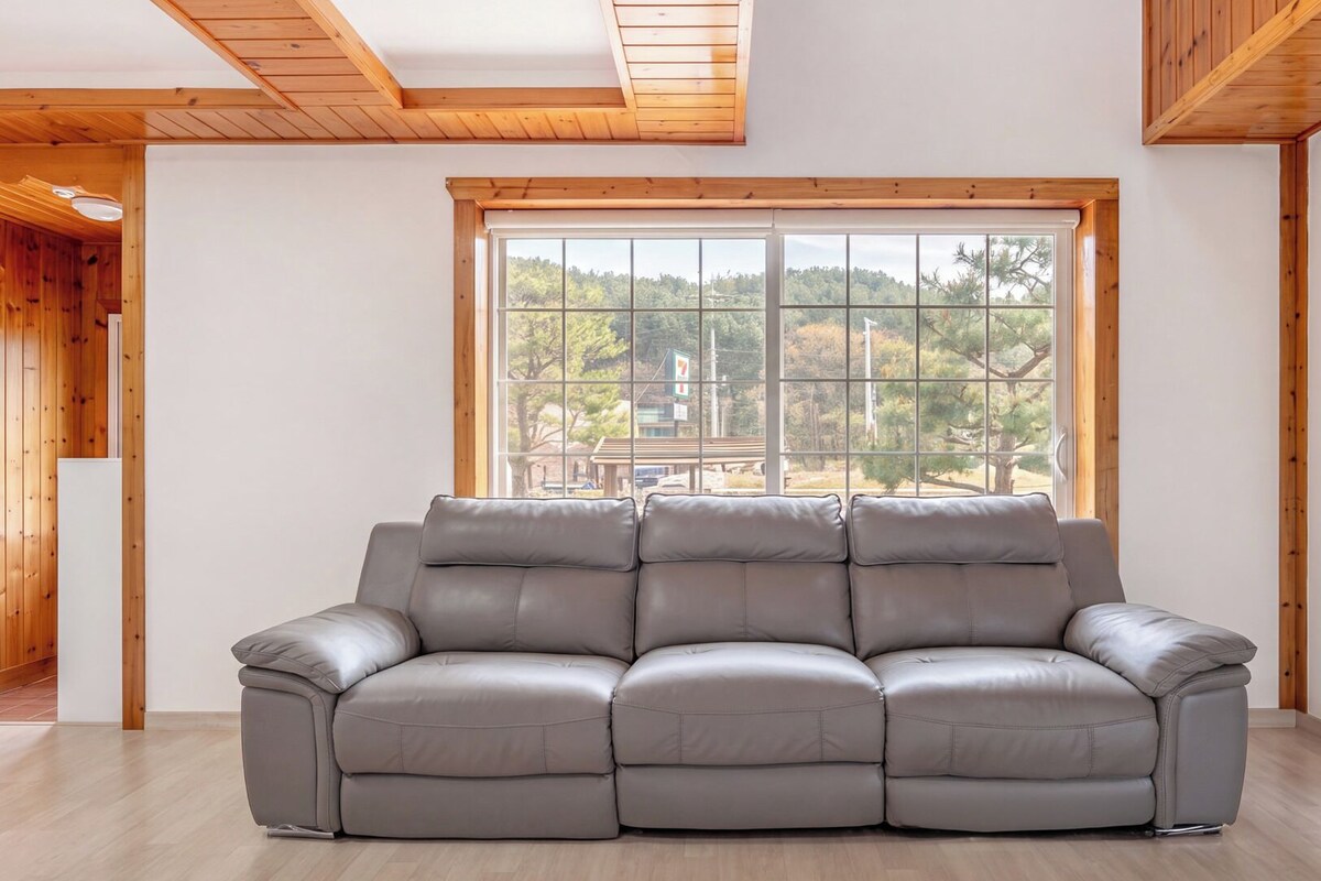 Basic Room, 2 Bedrooms (Sketch 1 (Mountain View / BBQ)) | 1 bedroom, WiFi (free)