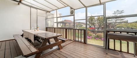 Basic Room, 2 Bedrooms (Pencil 2 (Mountain View / BBQ)) | 1 bedroom, free WiFi