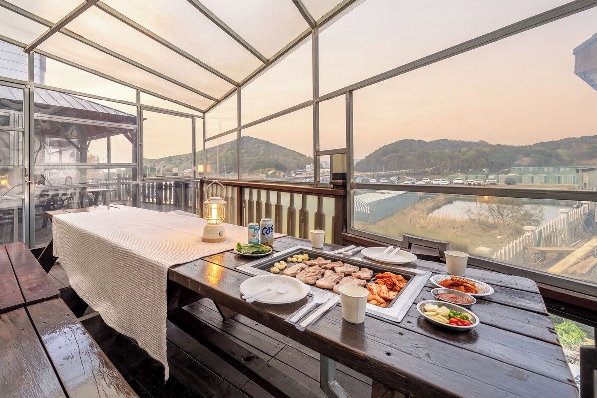 Basic Room, 2 Bedrooms (Colored Pencil 1(Mountain View / BBQ)) | 1 bedroom, WiFi (free)