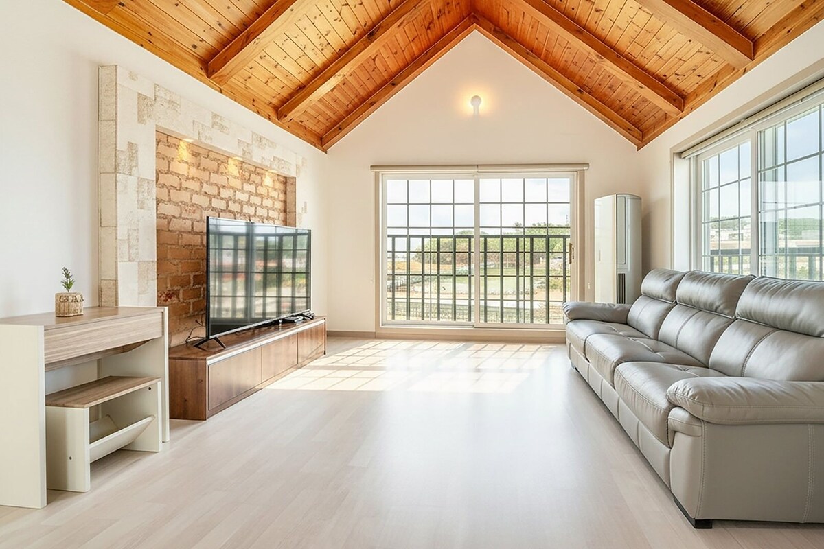 Basic Room, 2 Bedrooms (Sketch 2 (Mountain View / BBQ)) | 1 bedroom, WiFi (free)