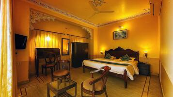 Deluxe Double Room, Lake View | Free WiFi