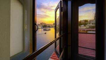 Deluxe Double Room, Lake View | Lake view