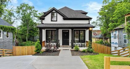 Modern Home Downtown - Cozy Porch and Hot Tub