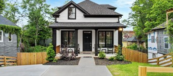 Modern Home Downtown - Cozy Porch and Hot Tub