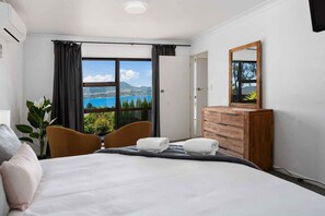 3 slaapkamers, een strijkplank/strijkijzer, gratis wifi, beddengoed