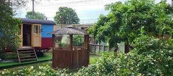 "Le camp de gitans" Atypical complex in Provence