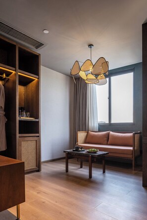 Superior Suite | Desk, laptop workspace, blackout drapes, iron/ironing board
