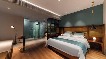 Business Double or Twin Room | Desk, laptop workspace, blackout curtains, iron/ironing board