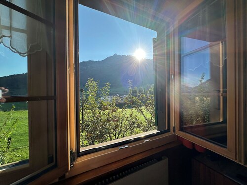 Gemütliche Wohnung für 5 Leute mit TV und Balkon