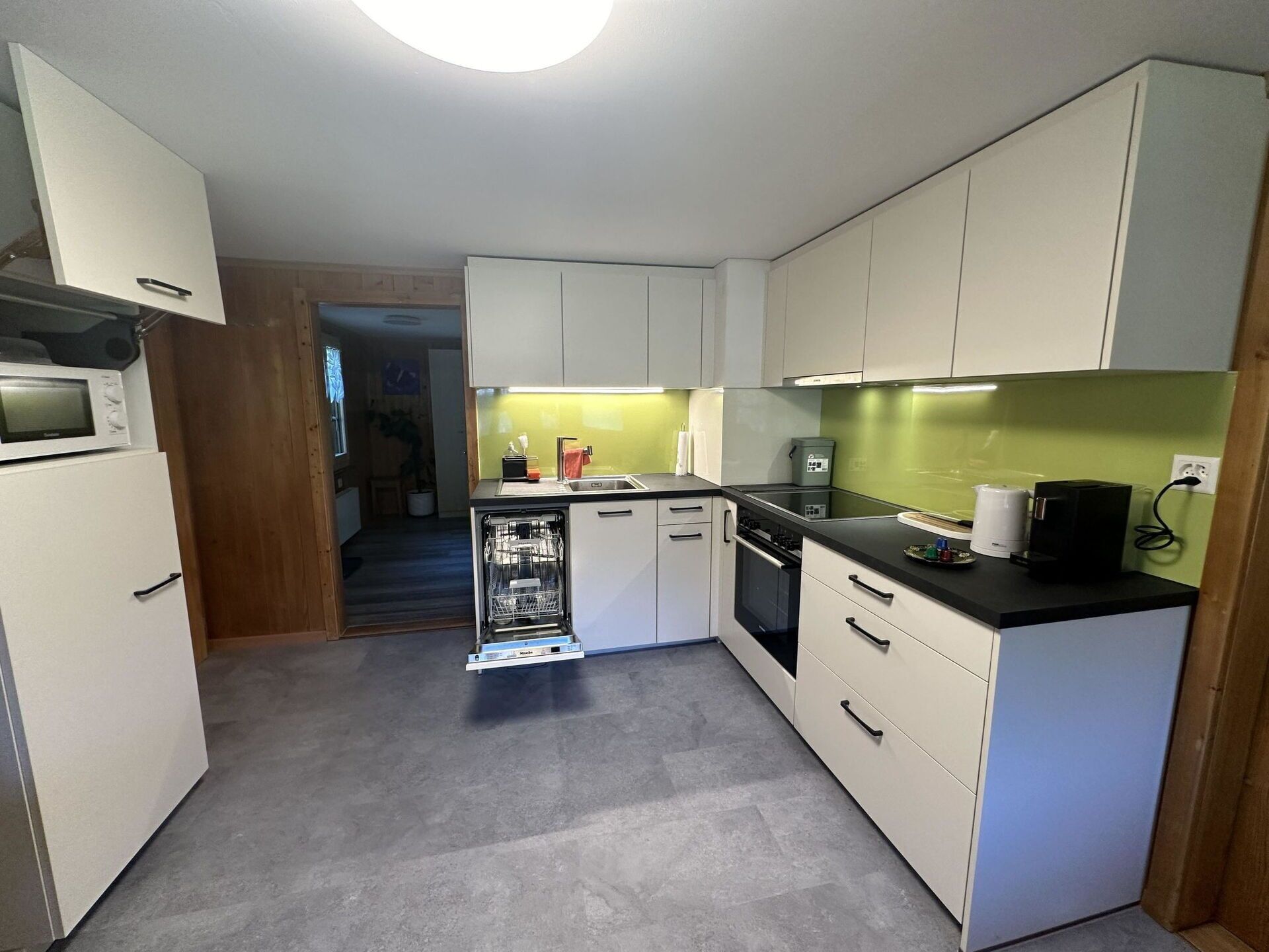 Cabinetry, Bâtiment, Propriété, Comptoir, Éclairage, Design Intérieur, Tiroir, Sol, Sol, Appareil De Cuisine