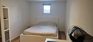 5 quartos, ferros/tábuas de passar roupa, Wi-Fi, roupa de cama