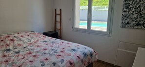 5 chambres, fer et planche à repasser, Wi-Fi, draps fournis