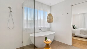 Shower, hair dryer - Opulence on Marine Parade (Kingscliff)