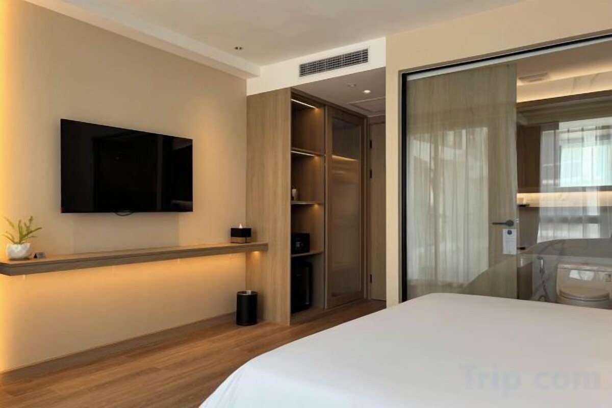 In-room safe, blackout drapes, soundproofing, WiFi (free)