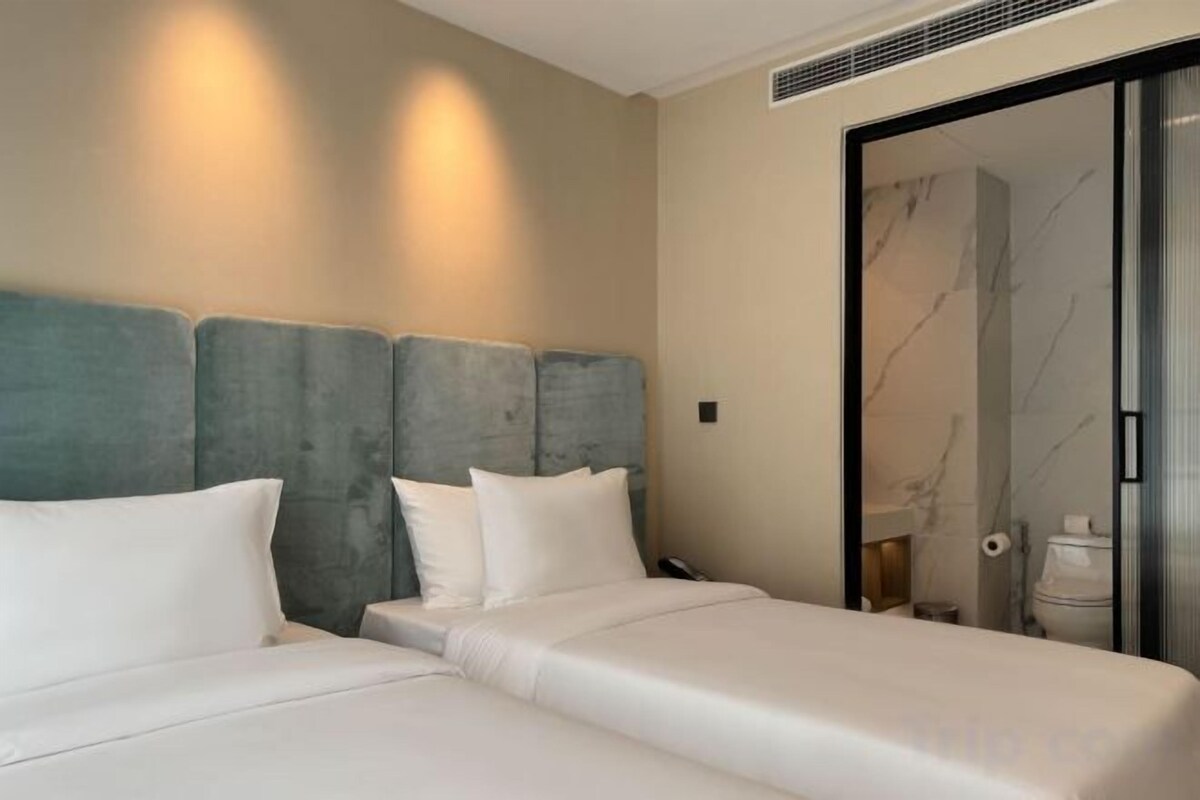 In-room safe, blackout drapes, soundproofing, WiFi (free)