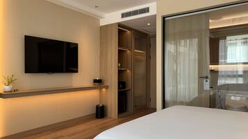 Standard King Room | Cofres nos quartos, cortinas blackout, quartos à prova de som