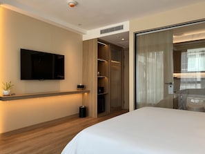 Standard King Room | Caja de seguridad en la habitación, cortinas blackout y insonorización 