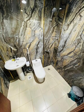 Classic Twin Room | Bathroom