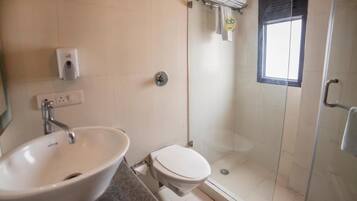 Deluxe Room | Bathroom | Free toiletries, soap, toilet paper