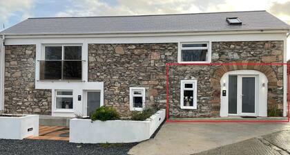 Merok Old Granary luxury accommodation for 2 persons in single unit.