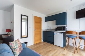 Interior - Merok Old Granary luxury accommodation for 2 persons in single unit. (Bangor)