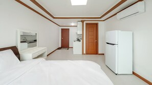 Basic-Zimmer, 1 Schlafzimmer (Room 402 Pension(Ocean View/BBQ)) | 1 Schlafzimmer, kostenloses WLAN