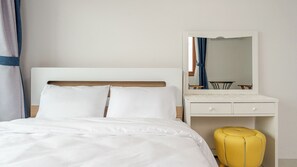 Basic Room, 1 Bedroom (Room 403 Pension(Ocean View/BBQ)) | 1 bedroom, free WiFi - Sokcho SBS Pension (Sokcho)