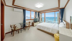 Basic Room, 1 Bedroom (Room 403 Pension(Ocean View/BBQ)) | 1 bedroom, free WiFi - Sokcho SBS Pension (Sokcho)