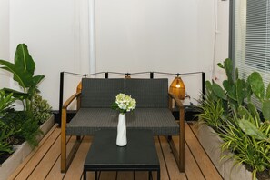 Luxury Studio, Garden View | Balcony view