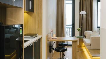 Superior Studio | Desk, laptop workspace, free WiFi