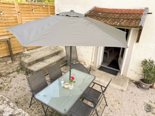 Appartement neuf meublé classé 4* avec terrasse et parking privé.