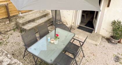 Appartement neuf meublé classé 4* avec terrasse et parking privé.