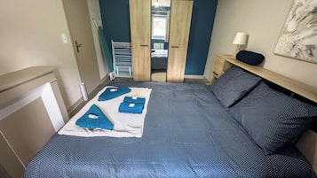 1 bedroom, in-room safe, desk, iron/ironing board