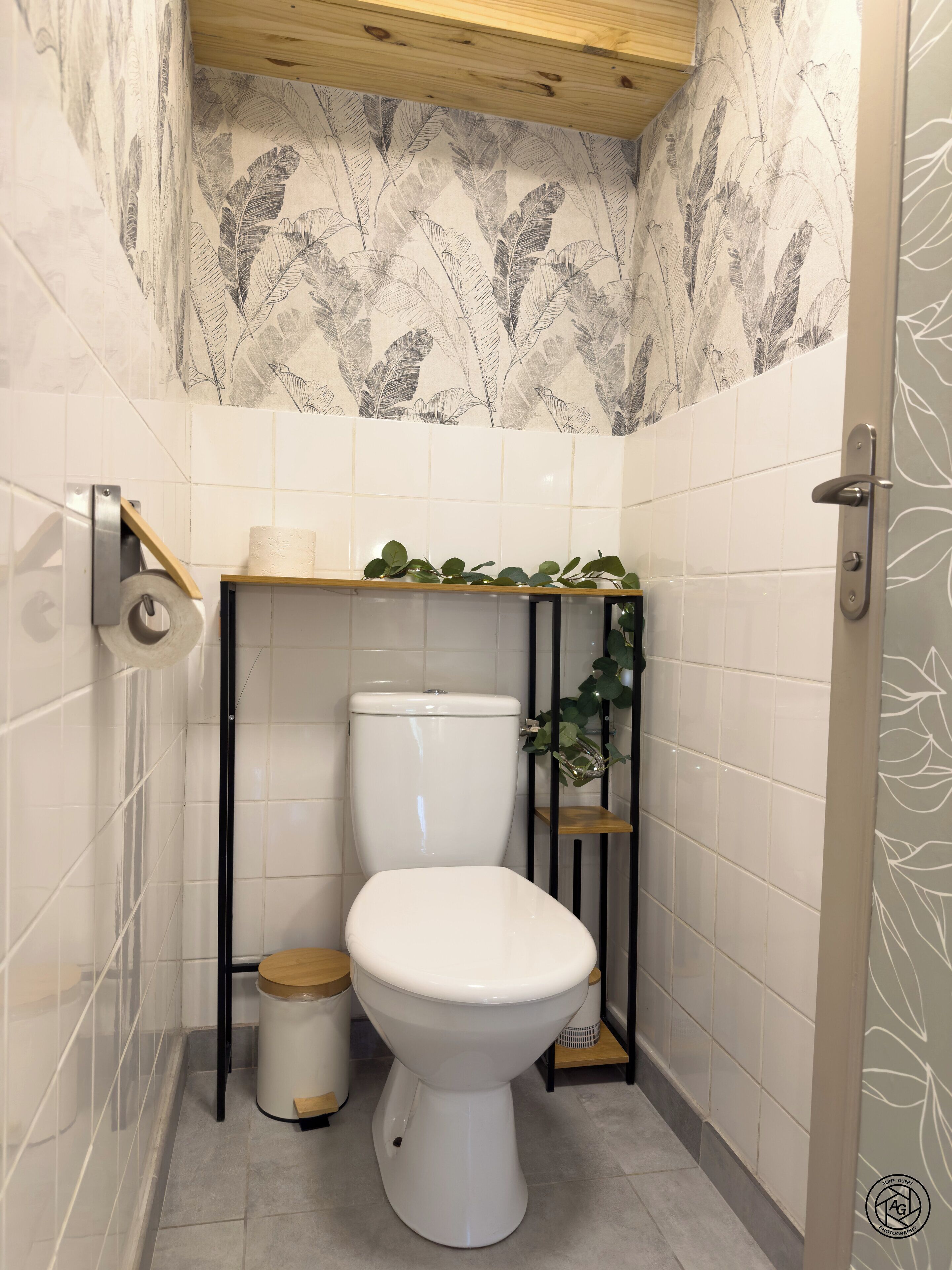 Regadera, secadora de cabello, toallas, jabón 