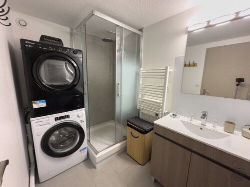 New furnished 4* apartment with terrace and private parking.