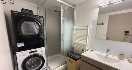 New furnished 4* apartment with terrace and private parking.