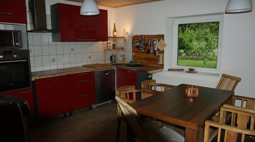 Bauernhaus mit großem Garten in direkter Nähe vom Tollensesee