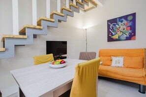 Comfort Duplex | Living area | 32-inch flat-screen TV with digital channels - Lo Stagnone Apartments (Marsala)
