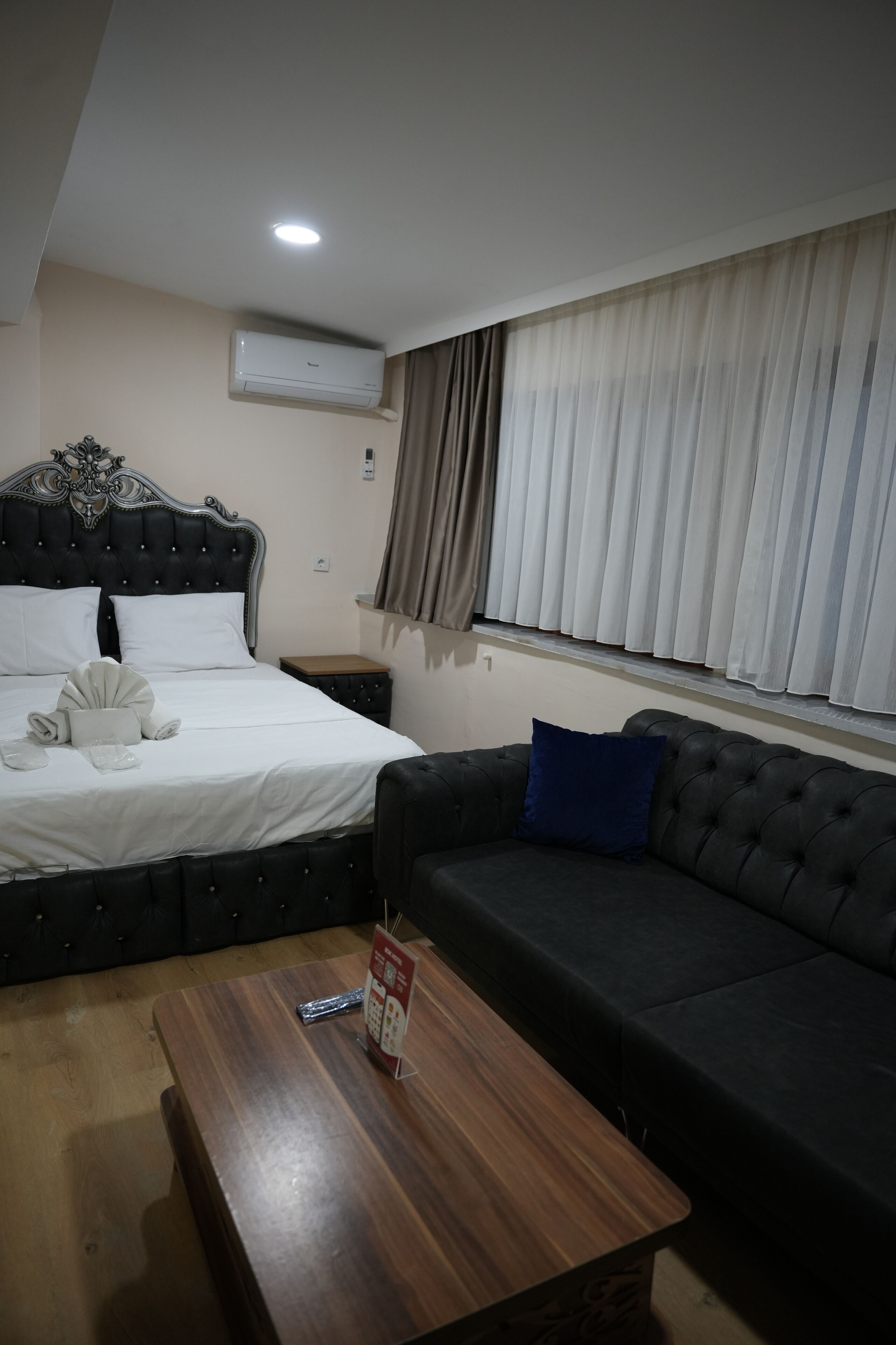 舒適雙人房 | 埃及棉床單、高級寢具、羽絨被、房內夾萬