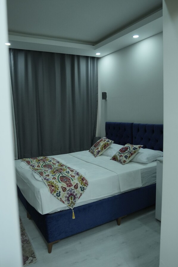 Habitación doble de uso individual, vistas a la ciudad | Sábanas de algodón egipcio y ropa de cama de alta calidad