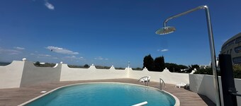 T2 Cocoon by the sea with swimming pool, tennis court & parking. South Beach