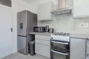 Micro-ondes, four, plaque de cuisson
